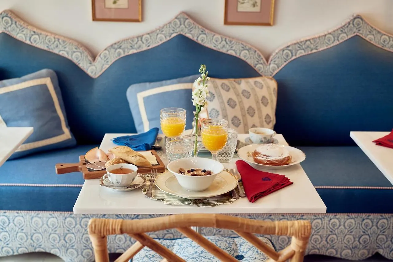 Cristine Bedfor Mahon Hotel
